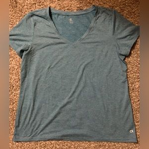 Gap fit v-neck breathe tee
